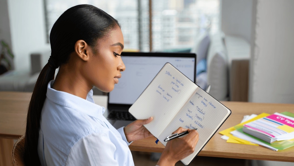 
                Voici comment refaire votre CV
              
