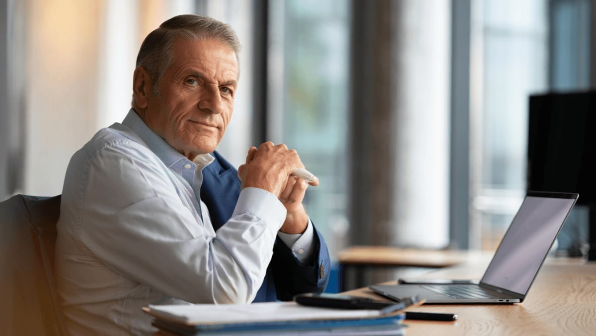 
                Emploi des seniors : déconstruire les préjugés et convaincre les recruteurs après 50 ans
              
