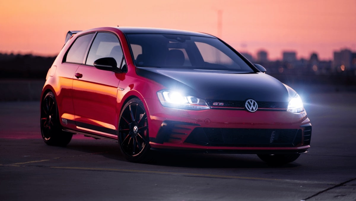 Golf GTI Edition 50 : Volkswagen célèbre 50 ans de légende