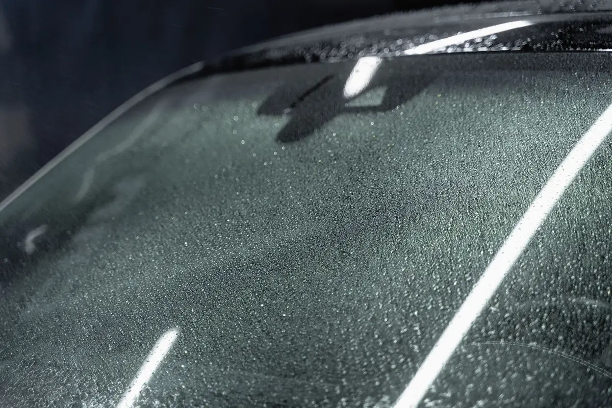 Pare-brise d'une voiture d&eacute;sembu&eacute;e avec ventilation activ&eacute;e