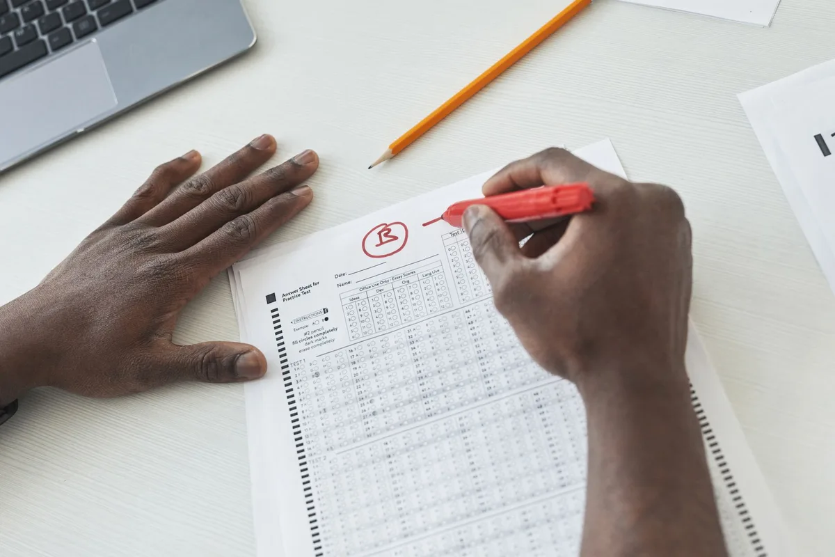 Des outils d'orientation et méthodes comme les tests de personnalité et l'Ikigai pour la réflexion professionnelle.