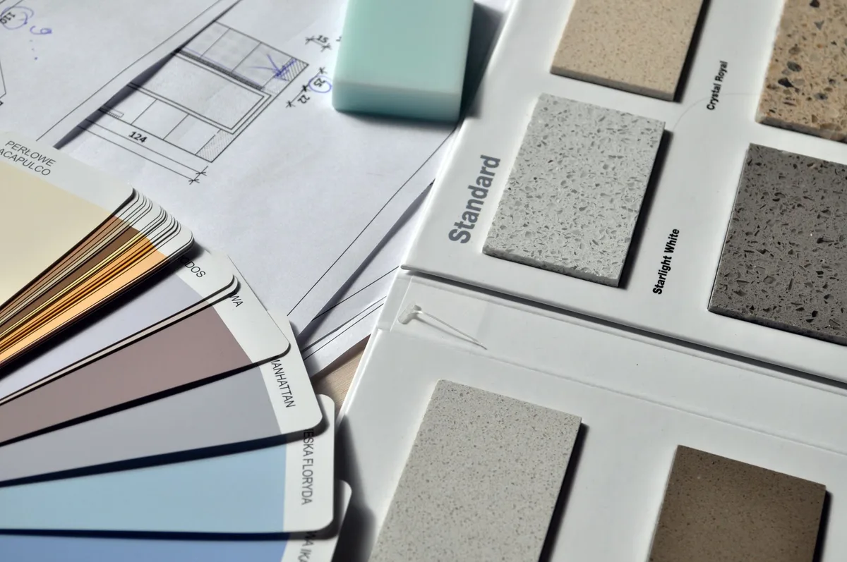 Palette de finitions et textures pour salle de bains: mats et texturés