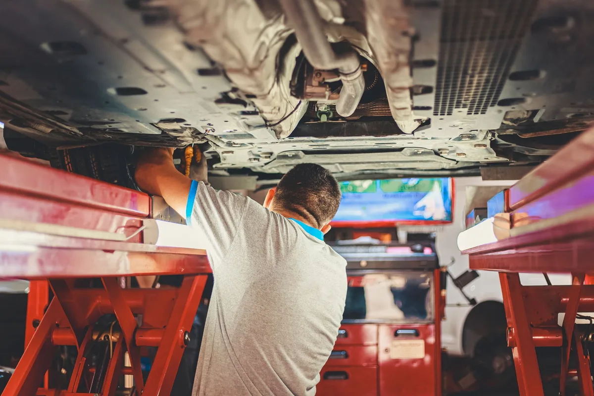 V&eacute;rification technique d'une voiture d'occasion par un expert