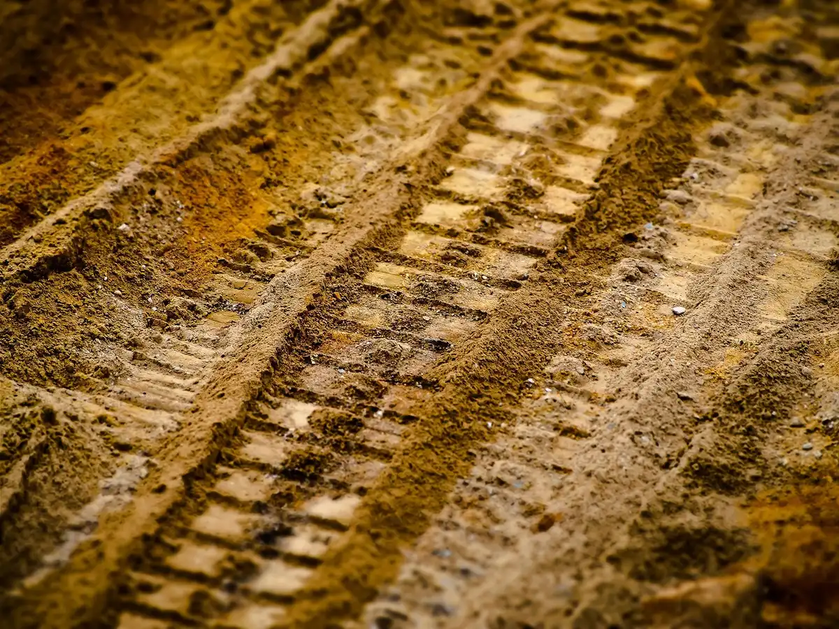 Marquage 205/55 R16 gravé sur le flanc d'un pneu