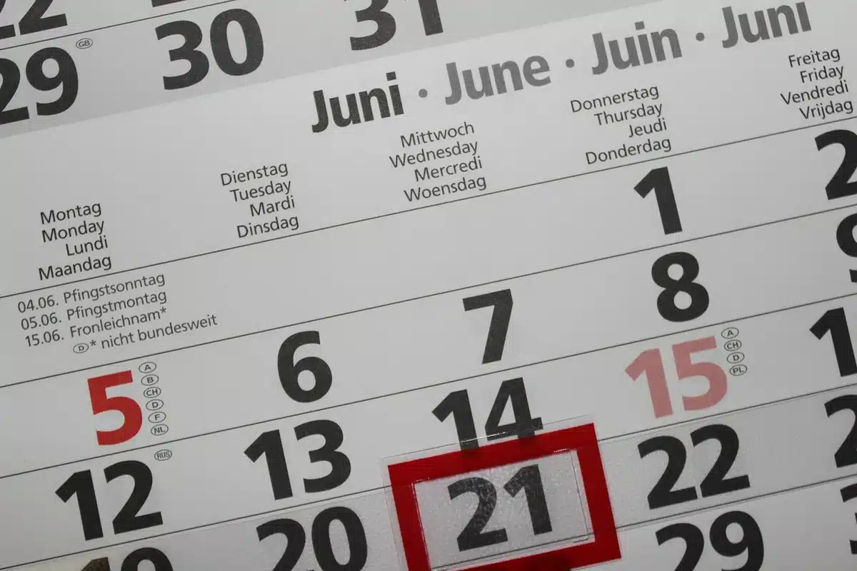 Code DOT indiquant la semaine et l'année de fabrication sur un pneu