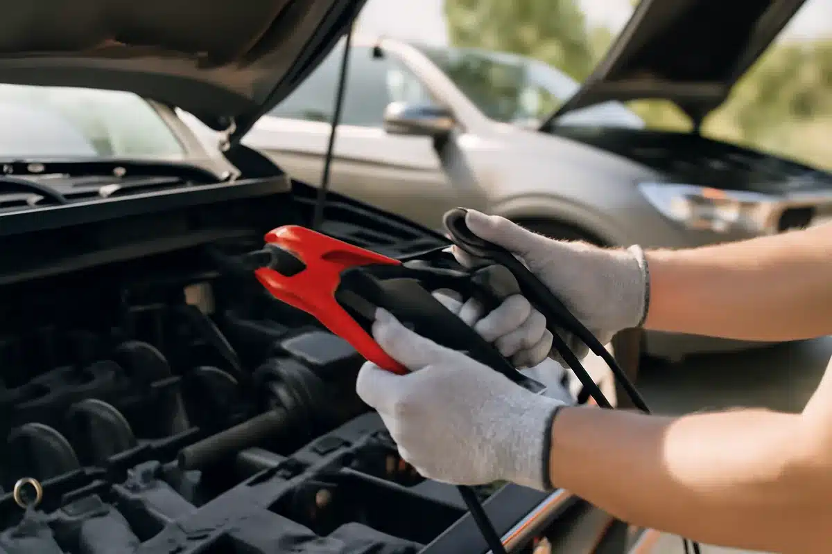 Démarrer un Renault Captur avec la batterie à plat : méthodes sûres et précautions