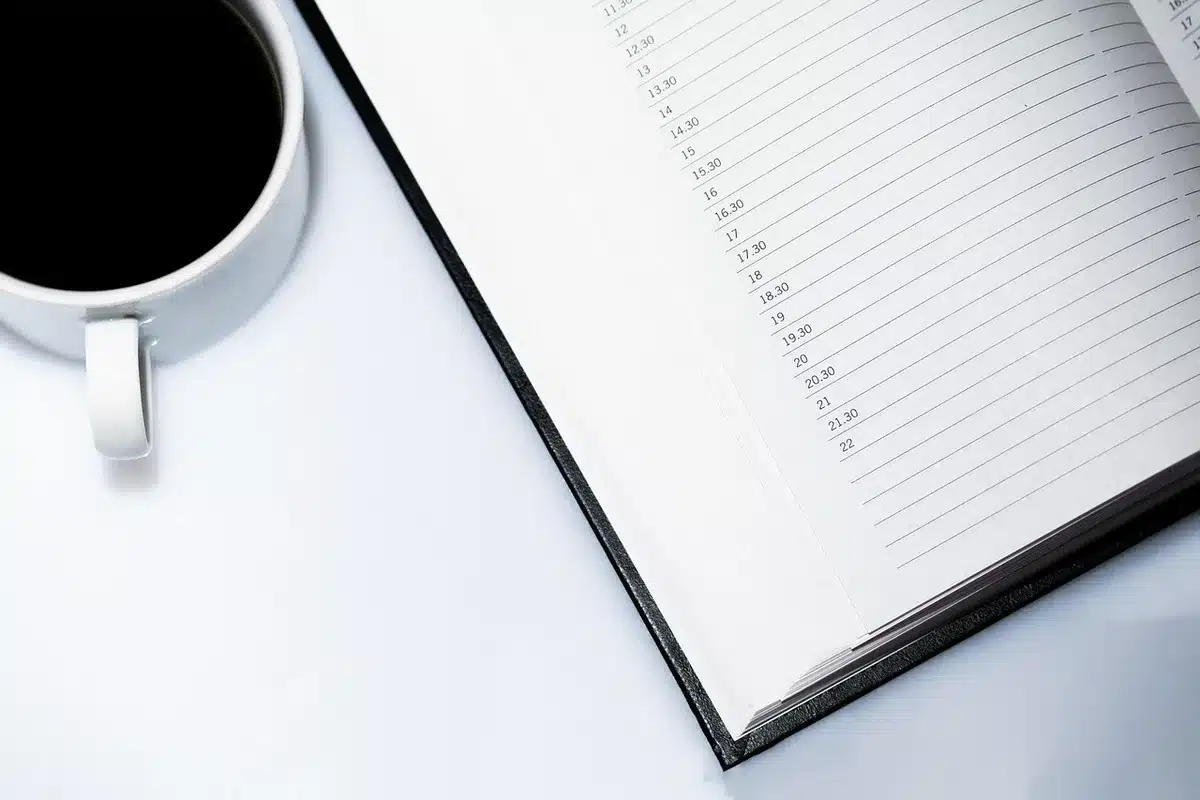 Calendrier avec date entour&eacute;e rappelant le calcul en jours ouvrables