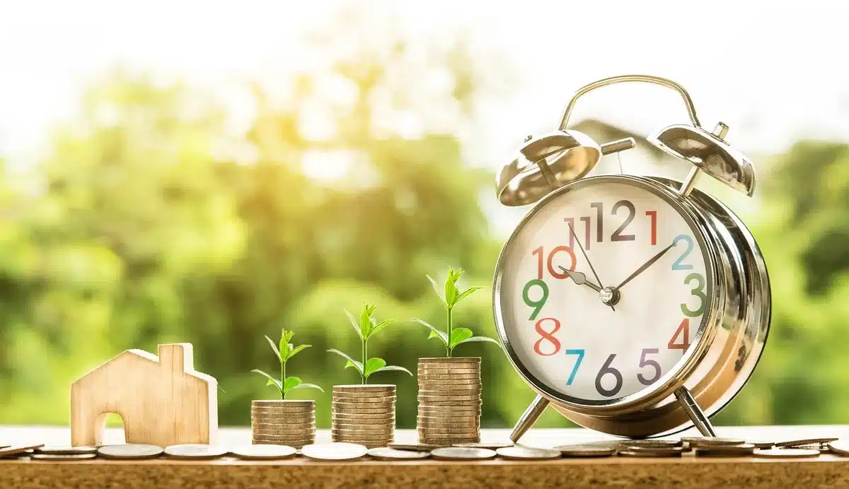 Tableau comparant deux scénarios de taux immobiliers et mensualités