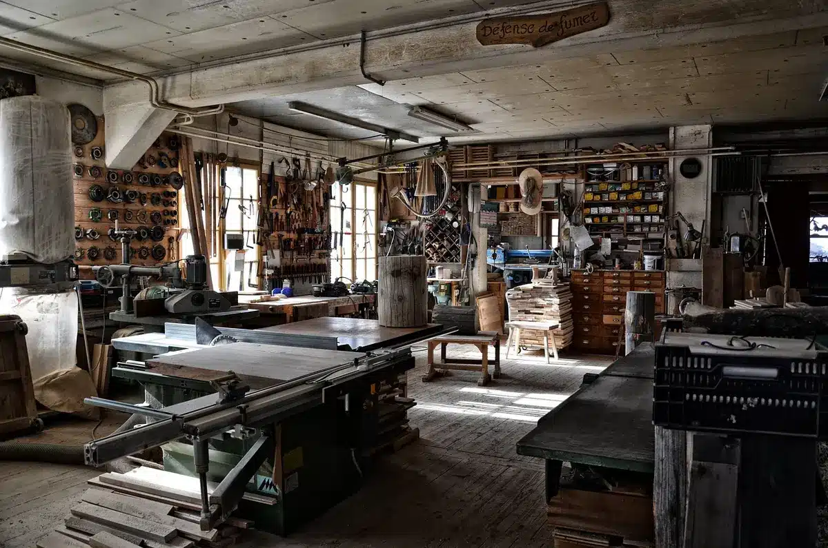 Groupe lors d'une formation en atelier industriel en journée