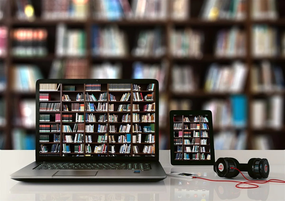 Ordinateur portable affichant une formation en ligne et une certification